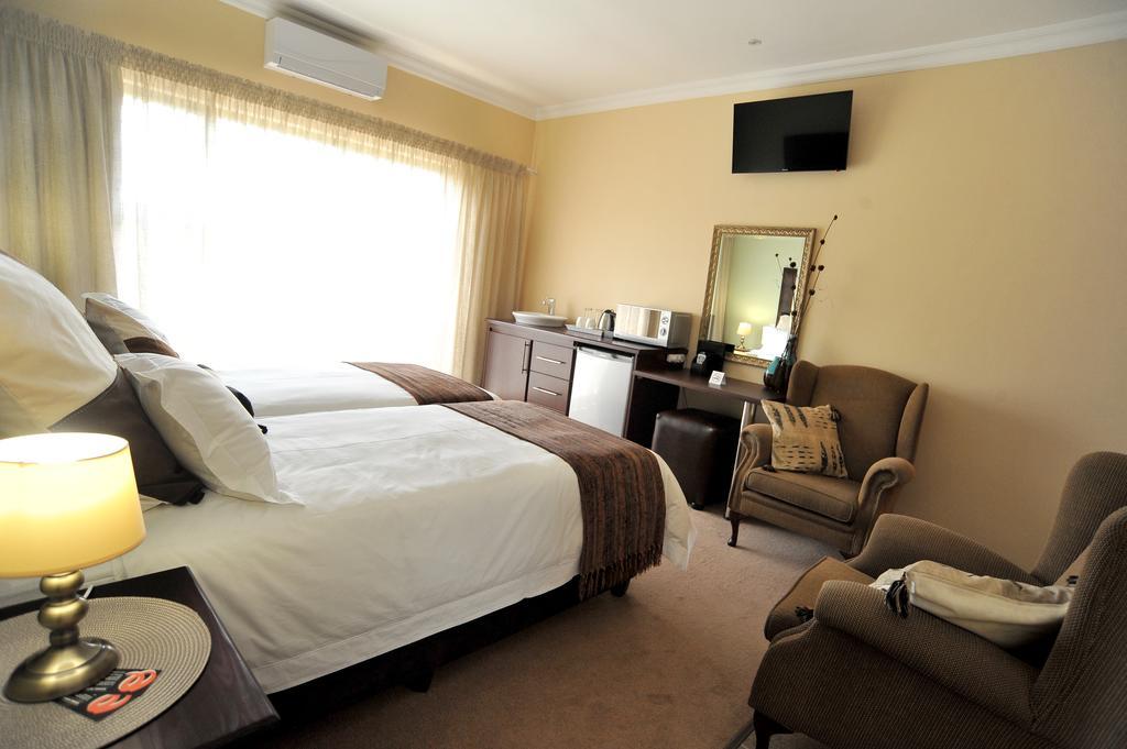 Sunset Manor Guest House Потчефструм Екстериор снимка