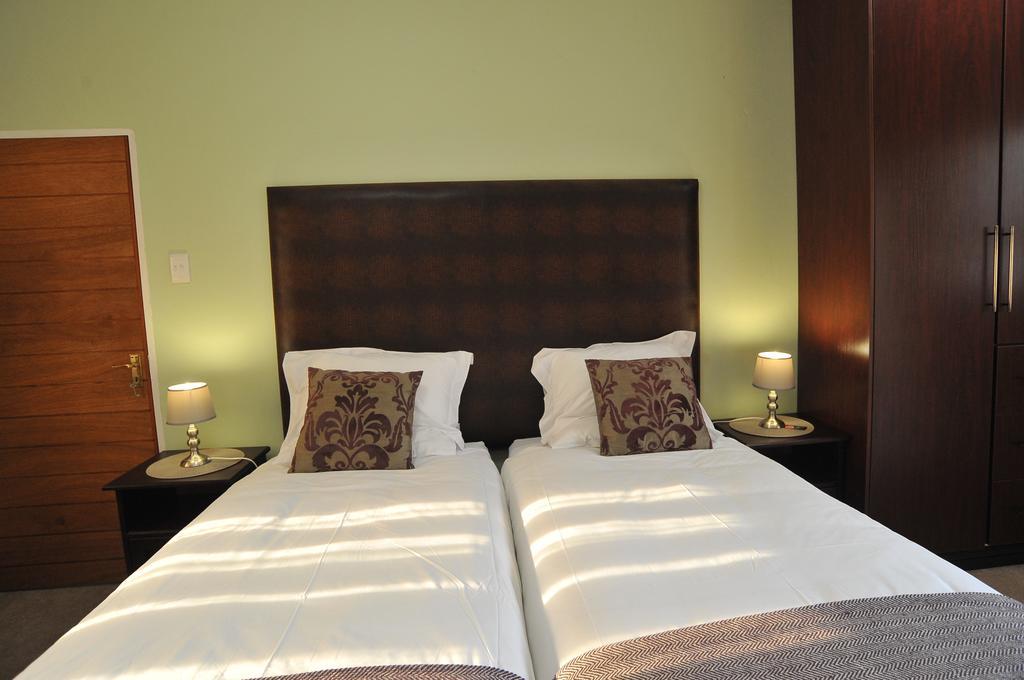 Sunset Manor Guest House Потчефструм Екстериор снимка